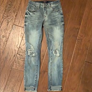 Refuge distressed jeans never worn